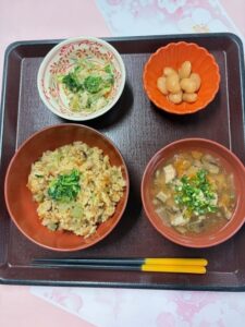 岡山県の郷土料理「蒜山おこわ」